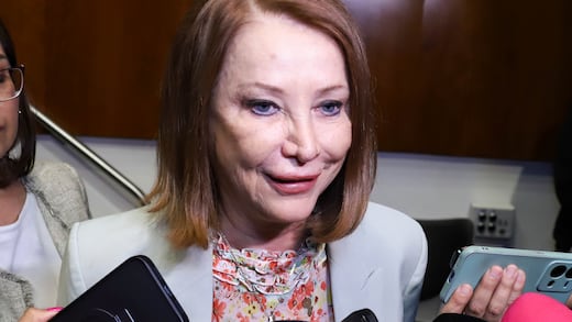 Laura Itzel Castillo se despide de la Presidencia del Senado y felicita a Higinio Martínez