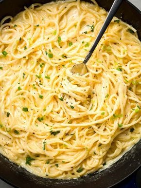 Espagueti a los cuatro quesos