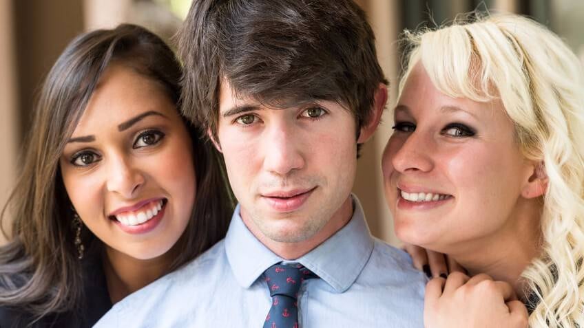 Poligamia: hombre que tiene dos o más esposas