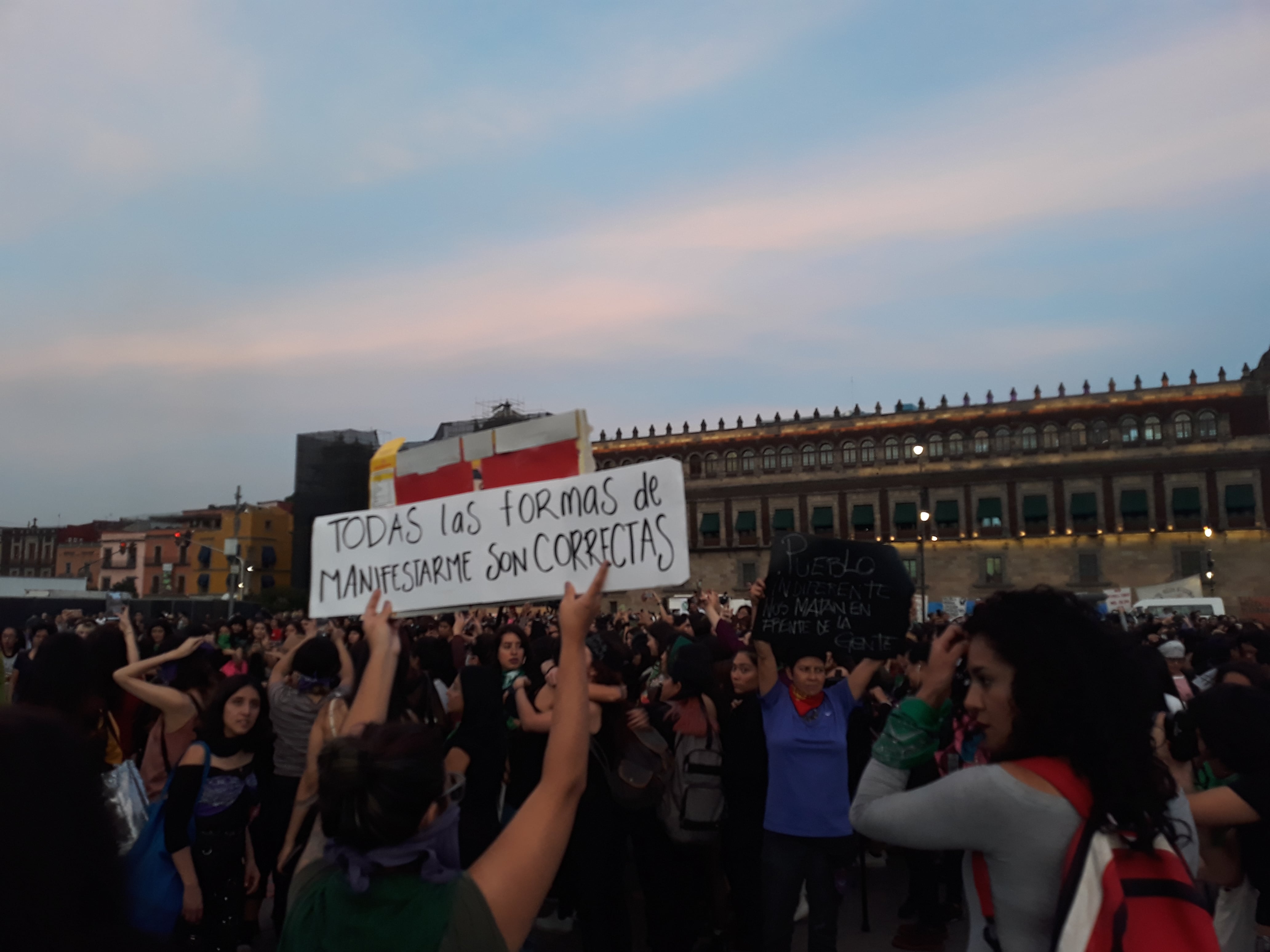 Detalles "Un violador en tu camino" en México.
