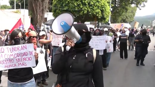 Alumnos de la UAEM marchan al Zócalo de Cuernavaca para exigir justicia por Claudia Tacoronte