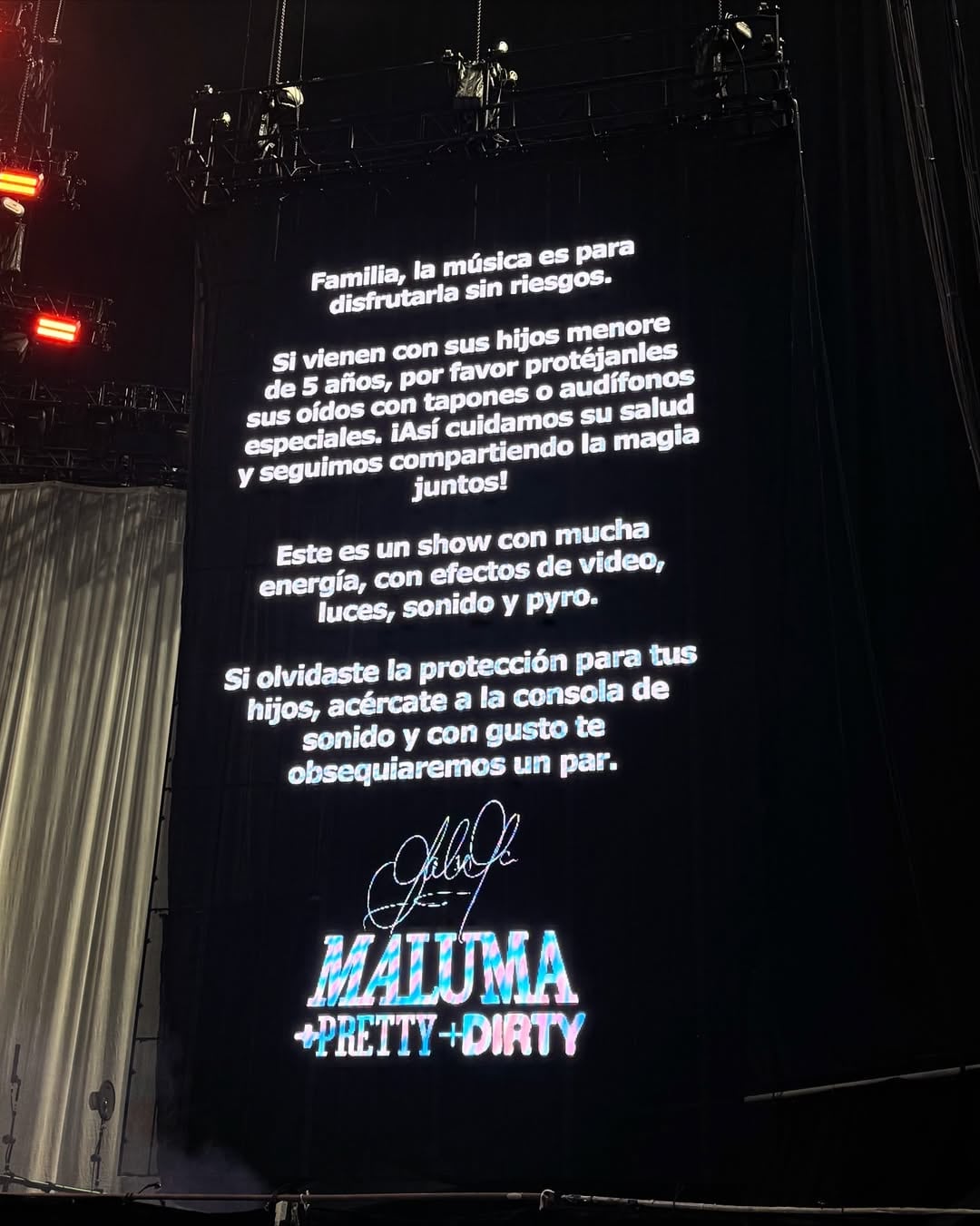 Maluma regala tapones para los oídos durante concierto en Monterrey