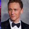 ¿Tom Hiddleston ya es papá? Los rumores y memes rompen el corazón de sus fans