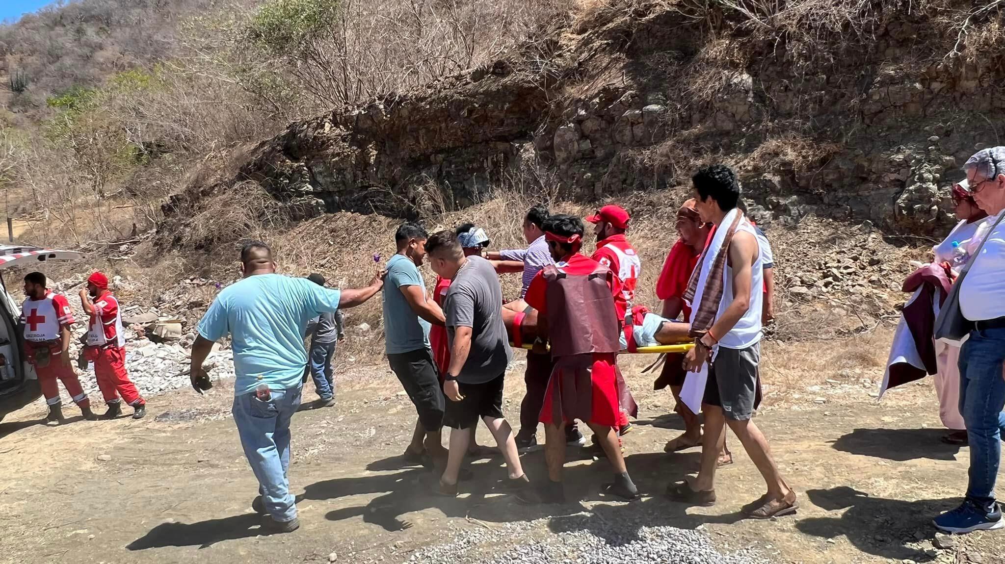 Actor se cae de la cruz, Viacrucis Colima