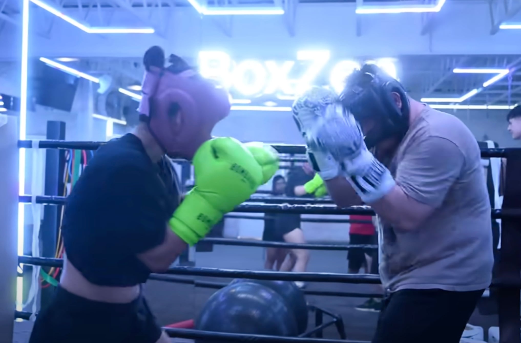 Alana Flores golpea a Franco Escamilla antes del Supernova Orígenes