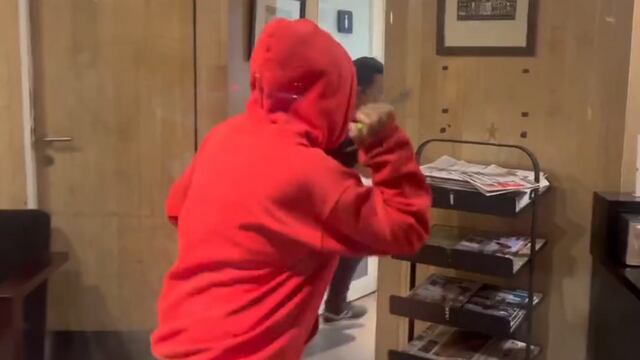 Starbucks Condesa CDMX: Mujer amenaza a trabajadores con un cuchillo