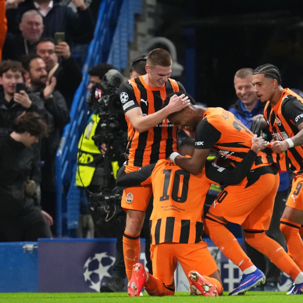 Shakhtar sigue con esperanzas de avanzar de ronda tras victoria al AEK