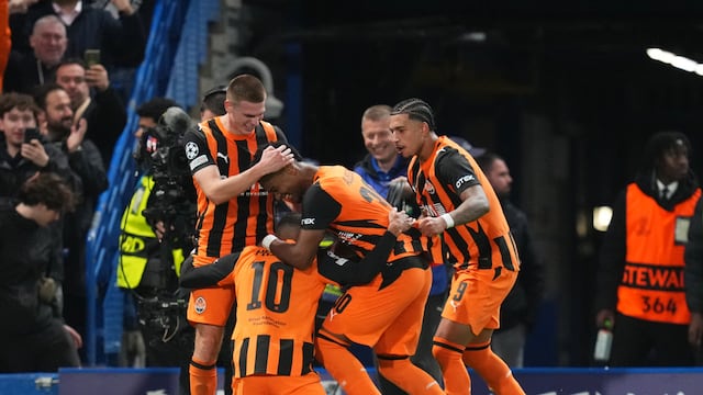 Shakhtar sigue con esperanzas de avanzar de ronda tras victoria al AEK.