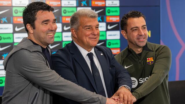 Xavi Hernández se quedará en el FC Barcelona.