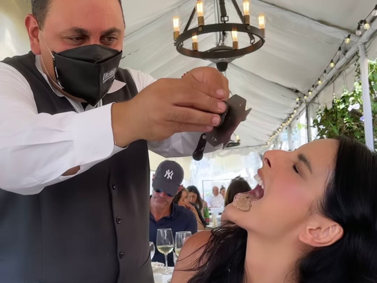 Aislinn Derbez