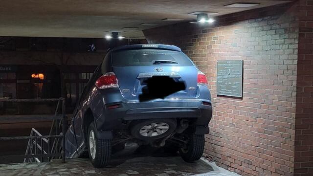Camioneta en las escaleras