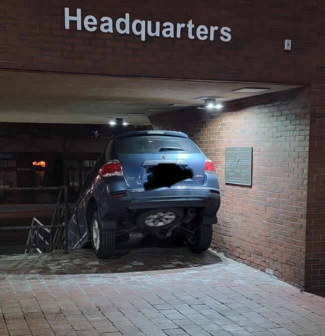 Camioneta en las escaleras