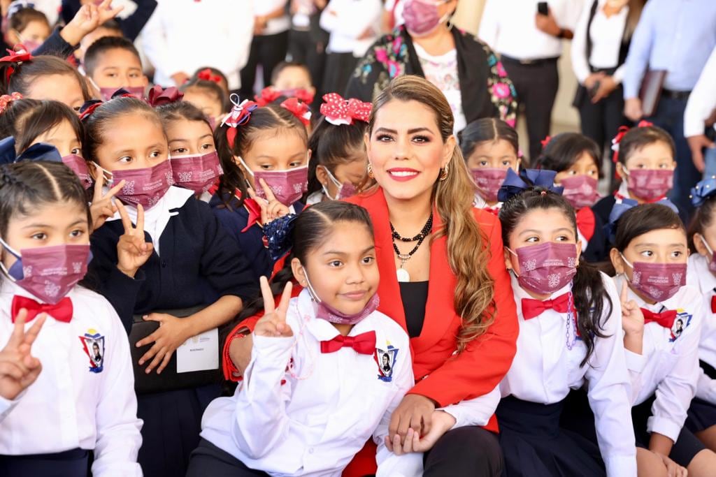 Evelyn Salgado inicia distribución de más de 600 mil uniformes para estudiantes de Guerrero
