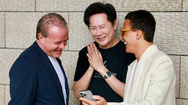 Raúl Rocha y Nawat Itsaragrisil hacen las paces gracias a Omar Harfouch previo a Miss Universo 2025