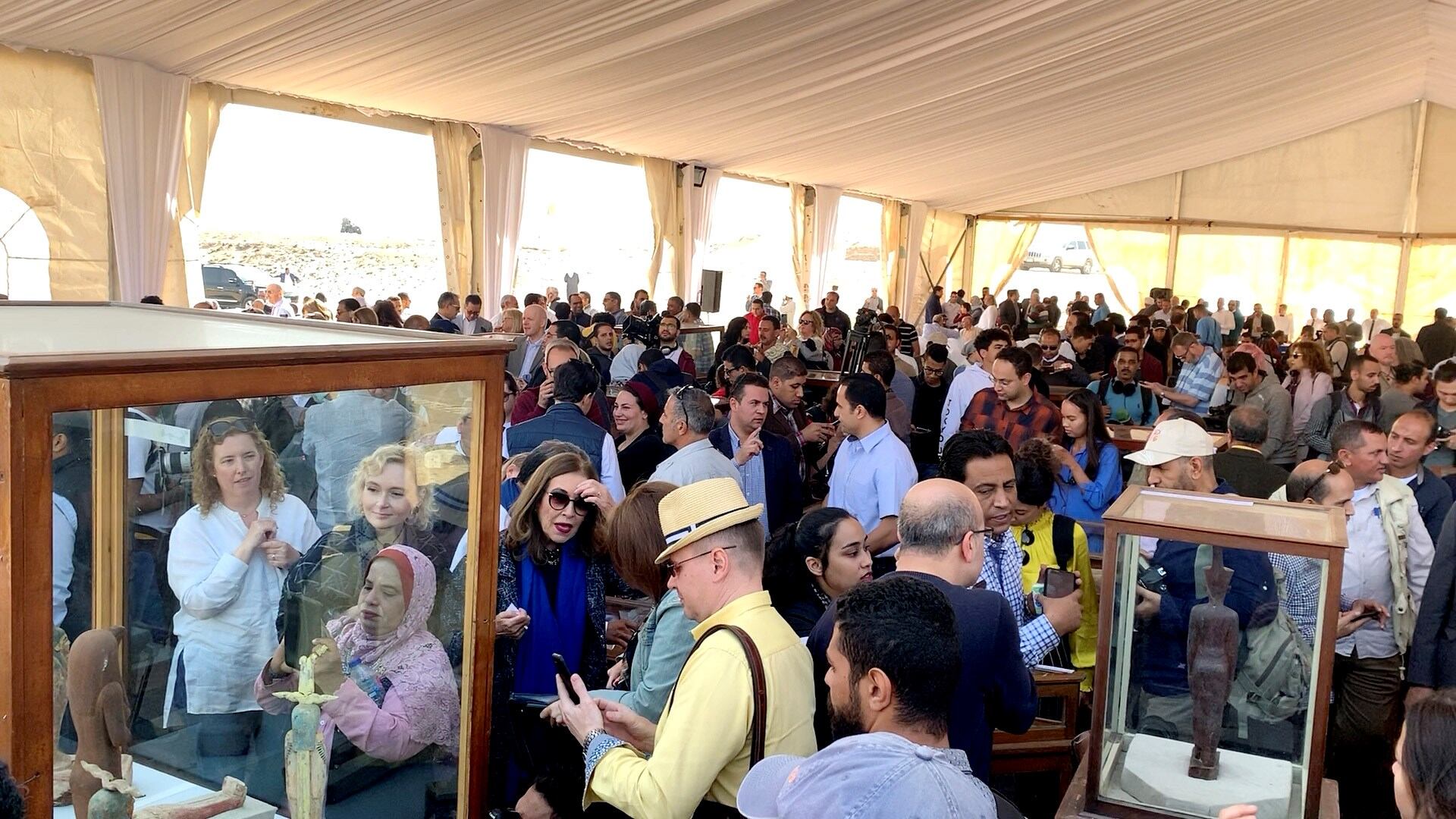 Exposición improvisada de los animales momificados en Saaqara