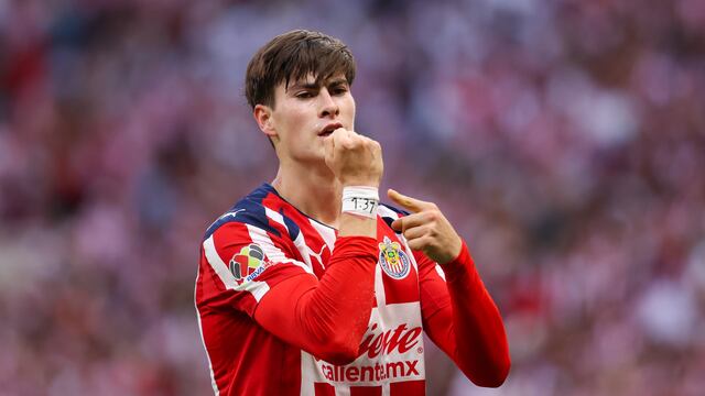 La Hormiga González en el Chivas vs Atlético de San Luis.