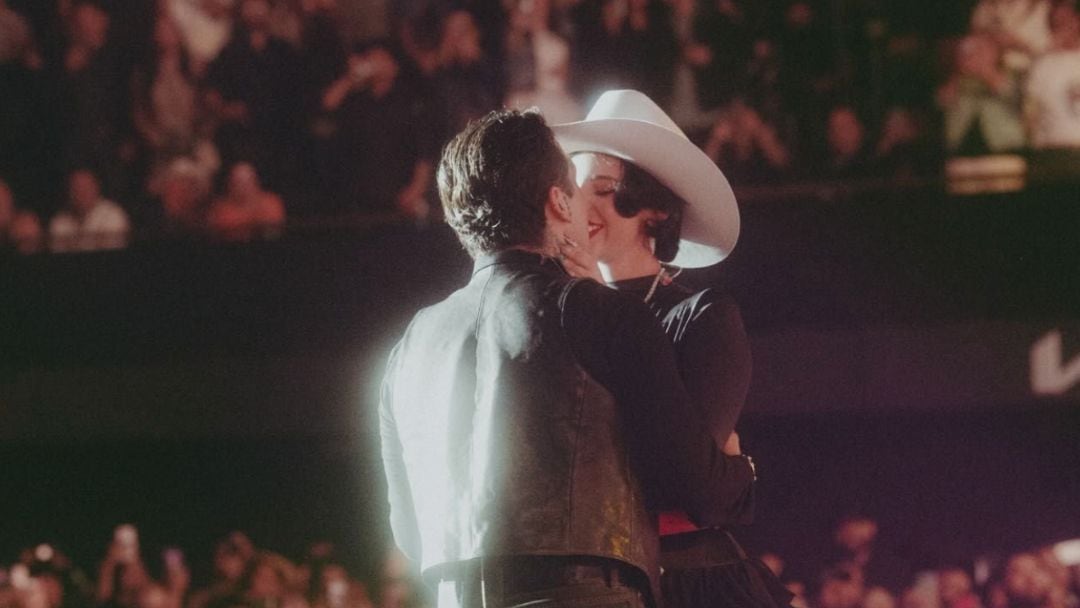 Christian Nodal y Ángela Aguilar en concierto