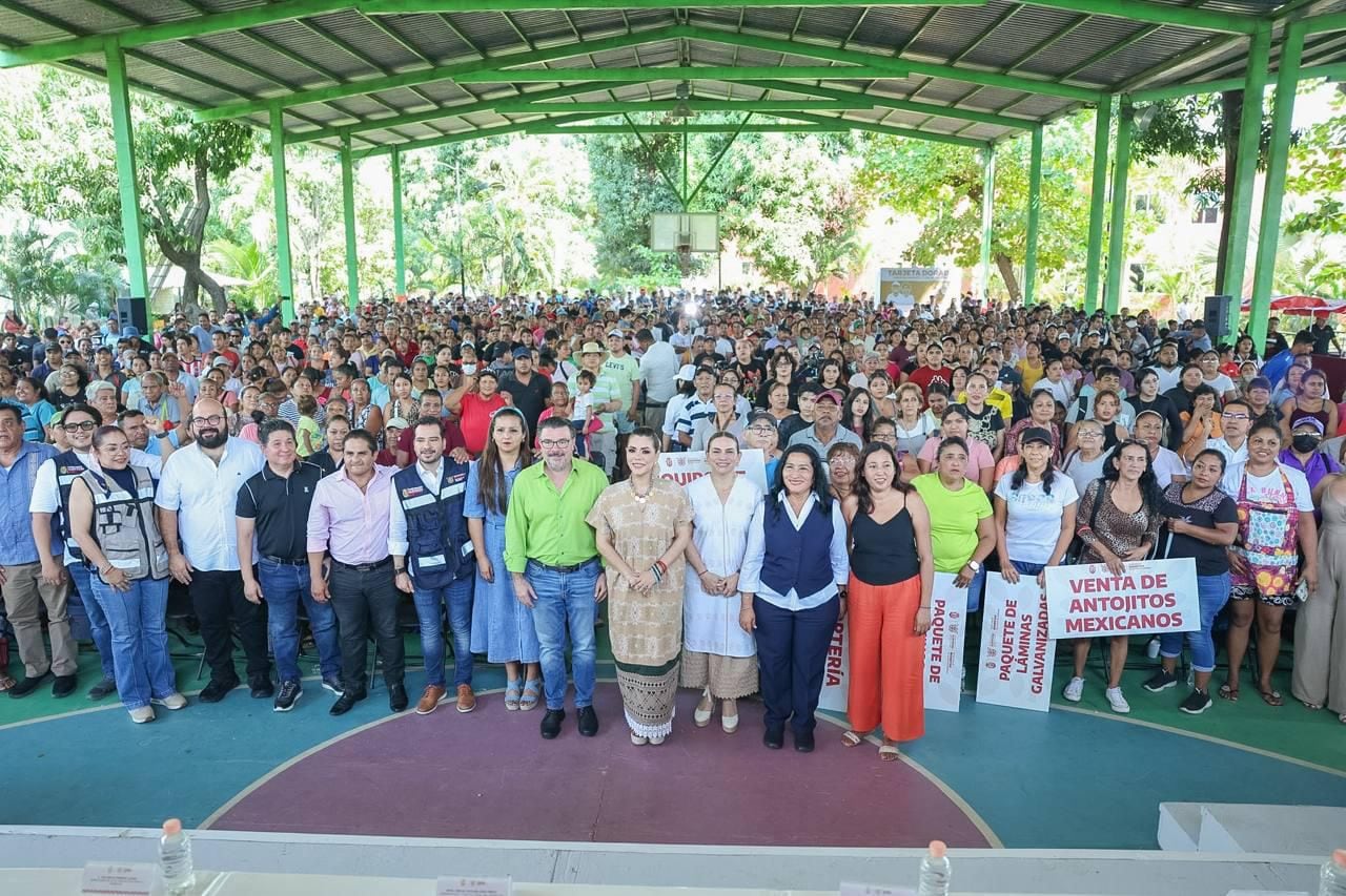 Evelyn Salgado entrega apoyos productivos y anuncia aumento de presupuesto para 2026.