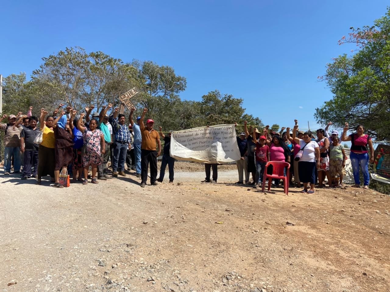 El campamento mixe que bloqueaba un tramo del Corredor Transístmico, fue desalojado por elementos de seguridad.