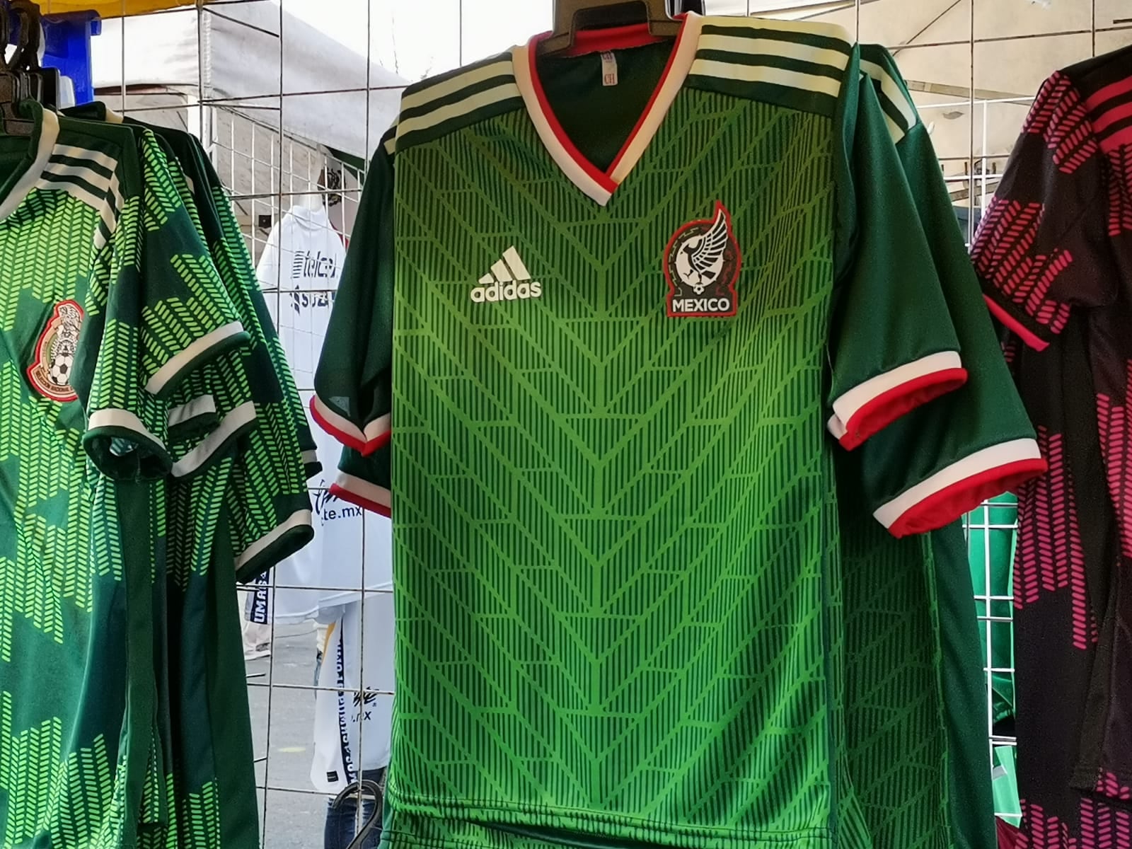 A pesar de tener unas horas de confirmarse, ya se vende el nuevo uniforme de México para Qatar 2022.