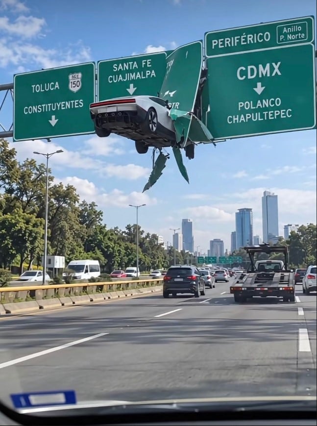Memes por el Tesla Roadster de Elon Musk que vuela