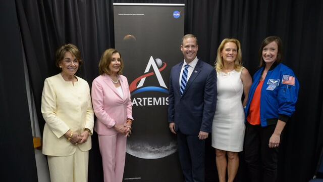 El jefe de la NASA se aferra a que Plutón sí es un planeta