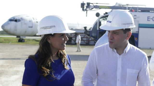 La presidenta municipal, Mara Lezama Espinosa, junto al Secretario de Hacienda y Crédito Público, Arturo Herrera Gutiérrez.