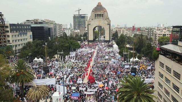 Mitin en el Monumento a la Revolución