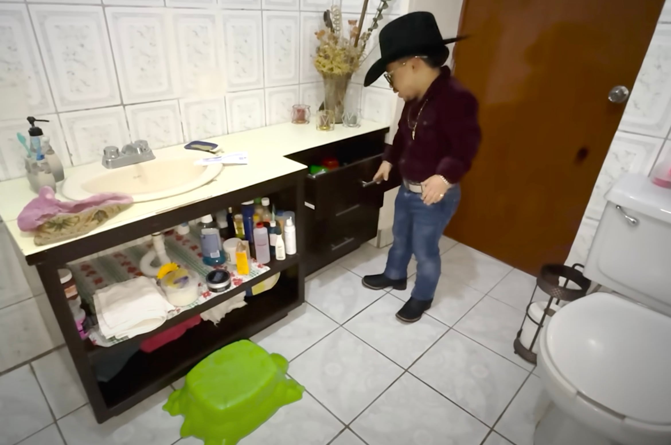 El Abelito muestra su casa en YouTube