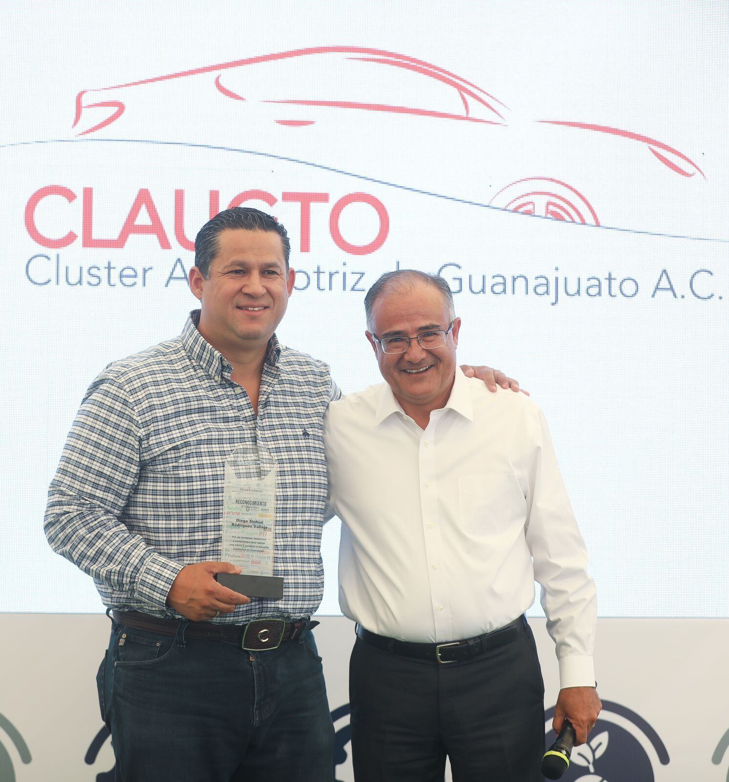 Diego Sinhue Rodríguez en el Clúster Automotriz de Guanajuato