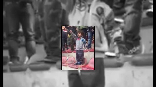 VIDEO: "Niño barrista" del Napoli se hace viral en internet por su forma de animar al equipo