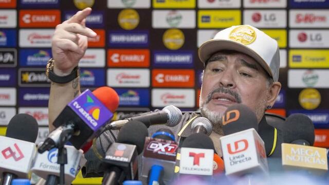 Diego Maradona en conferencia de prensa.