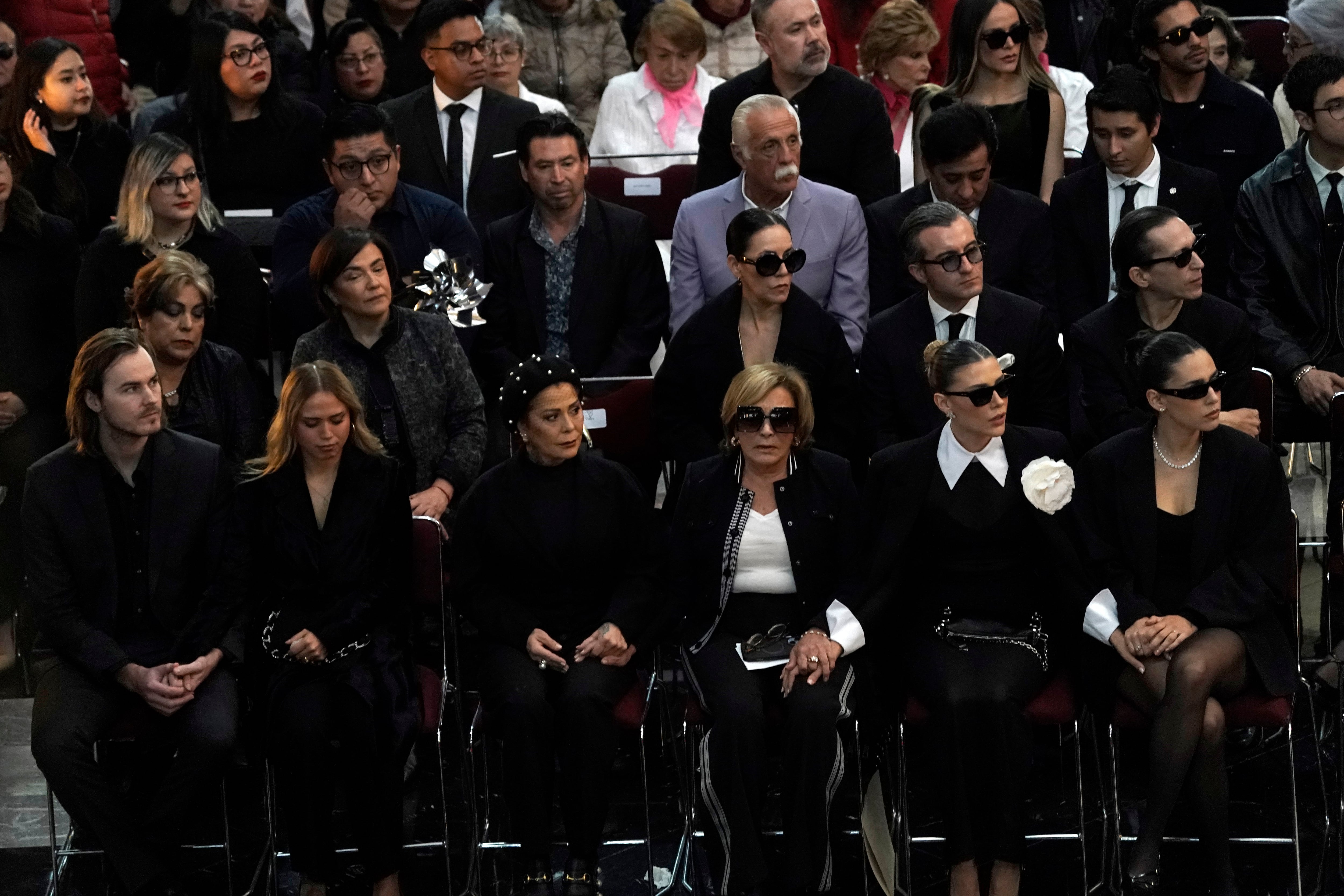 Giordana Guzmán, Sylvia Pasquel, Alejandra Guzmán, Stephanie Salas, Michelle Salas y Camila Valero