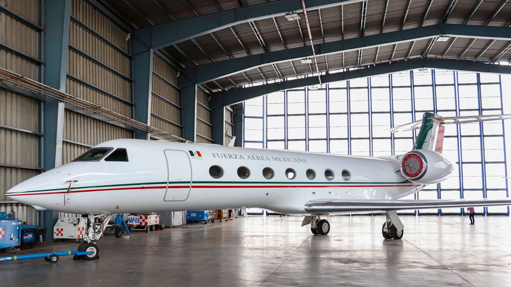 Subastan avión usado por expresidentes en 34 millones de pesos
