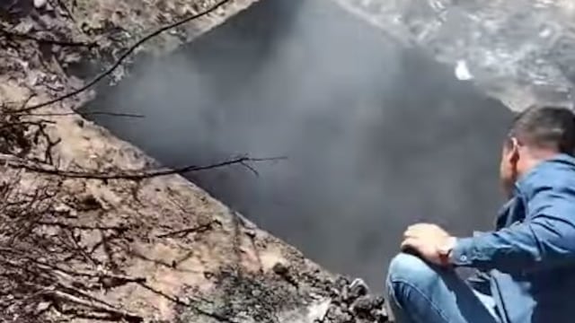 Pozo con cuerpos calcinándose en Sonora