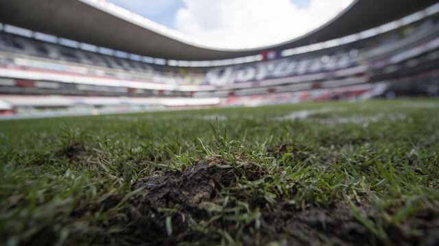 El pasto del Estadio Azteca ha sufrido en los últimos meses.