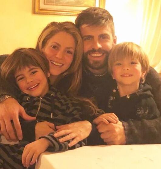 Shakira, Gerard Piqué, Milan y Sasha.