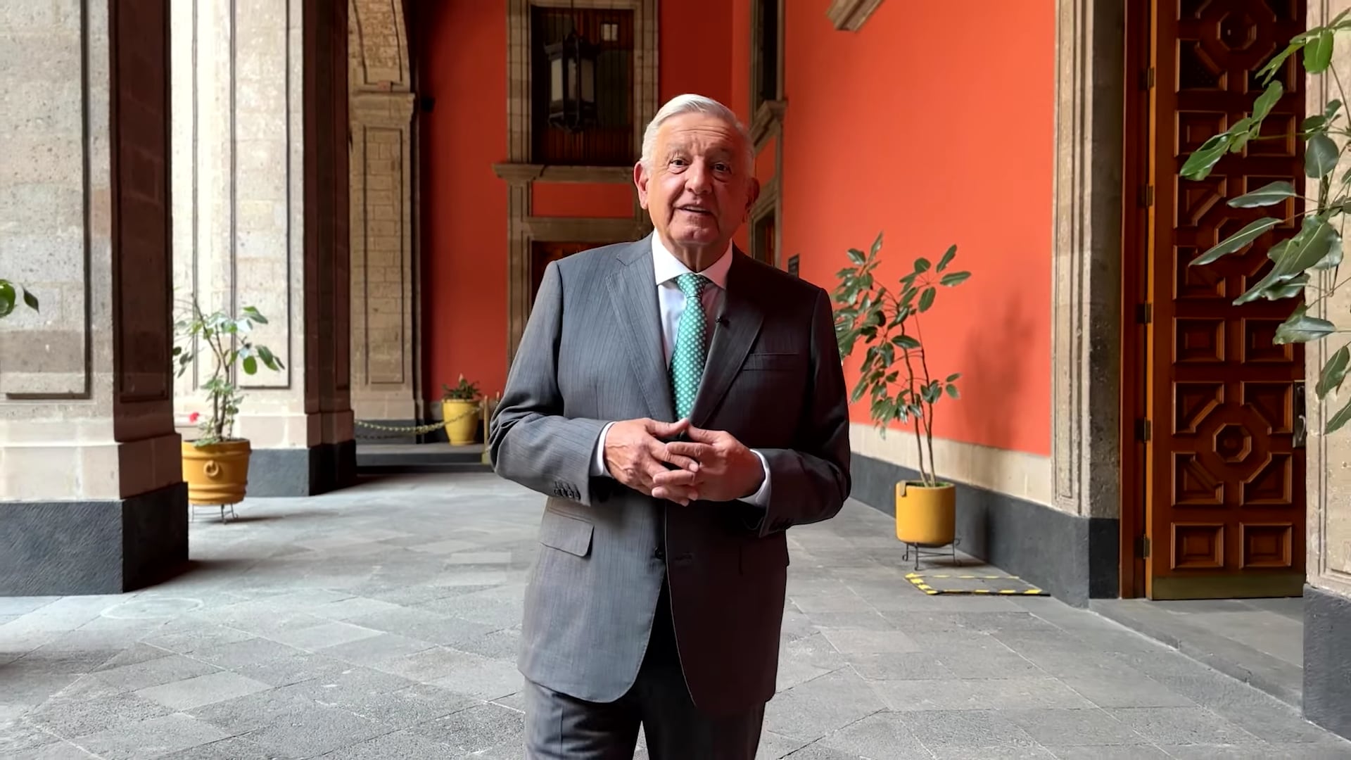 AMLO comparte video sobre su salud
