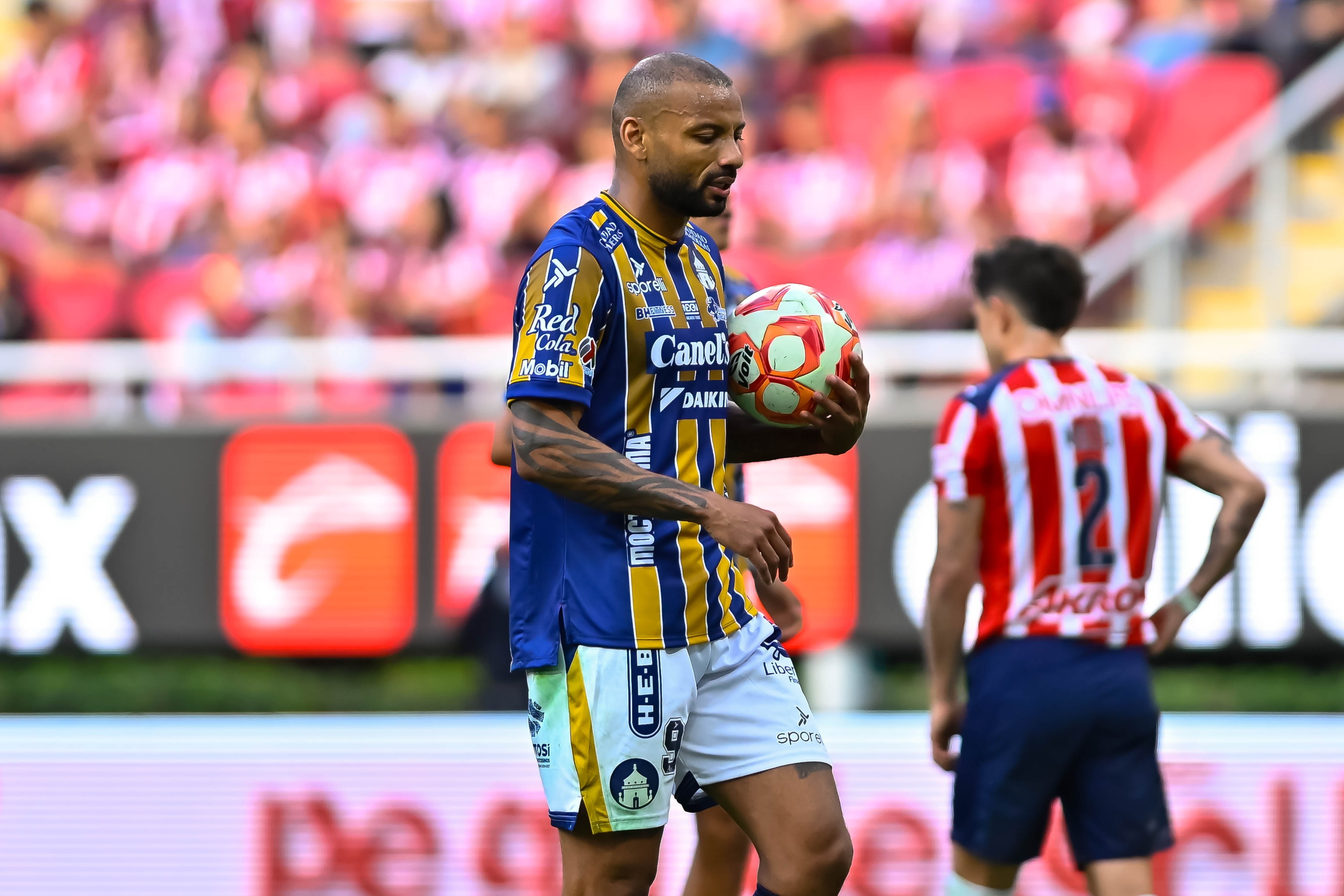 Joao Pedro del Atlético de San Luis.