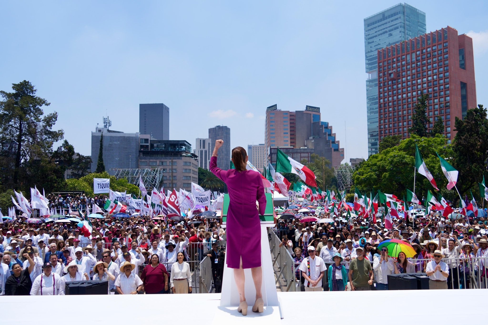 Rosa Icela Rodríguez celebra segunda informe de Claudia Sheinbaum como presidenta.