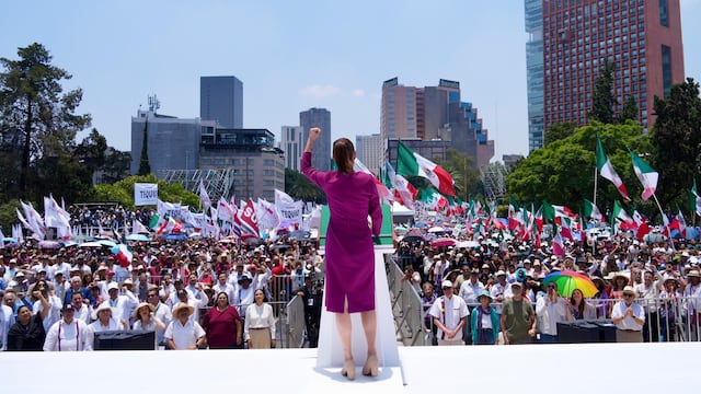 Rosa Icela Rodríguez celebra segunda informe de Claudia Sheinbaum como presidenta.