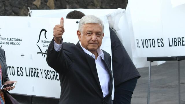 AMLO en la casilla 1 de julio