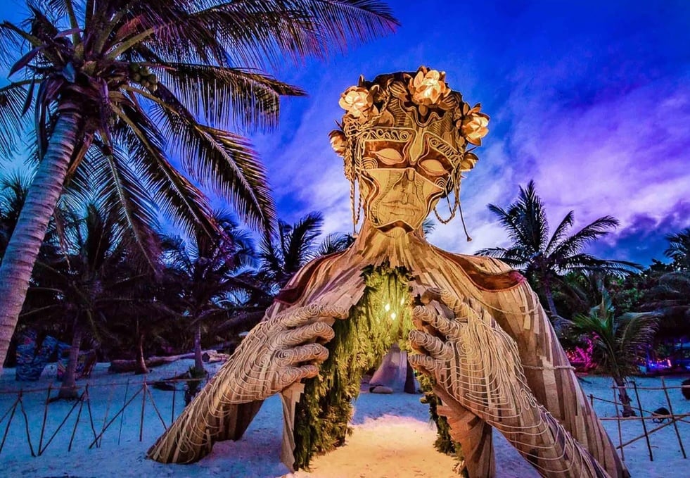 Escultura "Ven a la luz"