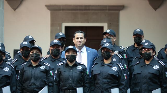 Diego Sinhue Rodríguez reconoce la vocación de 26 policías en Salamanca