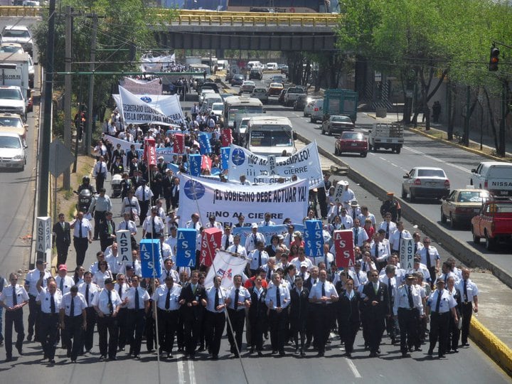 Manifestación de los trabajadores de la antigua Mexicana de Aviación