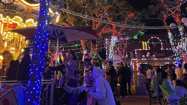 Six Flags México Christmas in the Park 2023