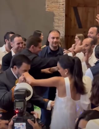 Eduardo Capetillo y Biby Gaytán bailando en su preboda.