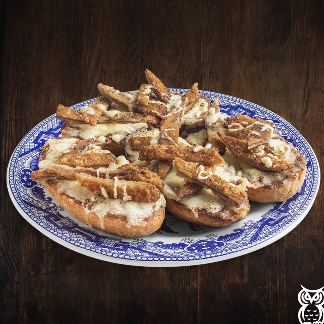 Molletes con milanesa Sanborns