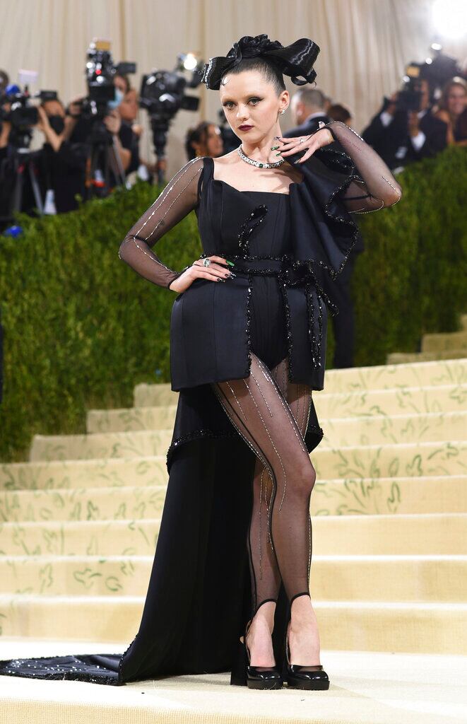 Maisie Williams asiste al 'Met Gala 2021' con un vestido inspirado en Matrix