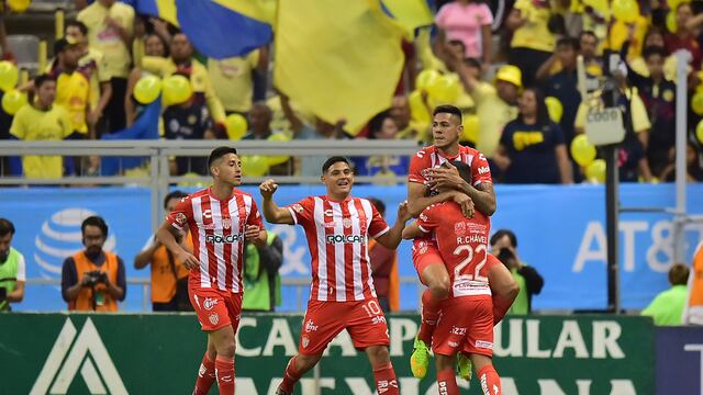 Mauro Quiroga festeja su gol.